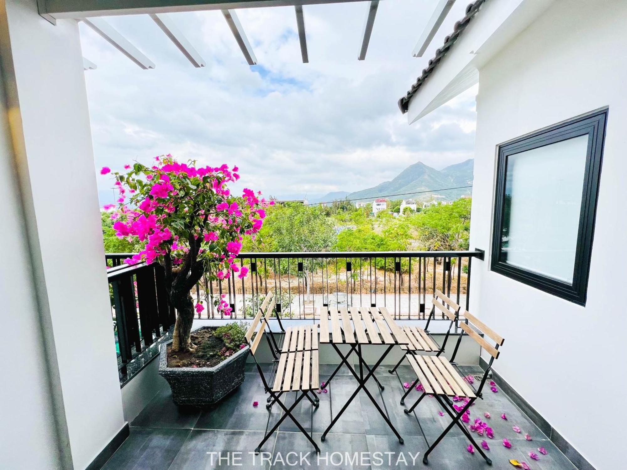 Cam Lam The Track Homestay - Near Bai Dai Beach מראה חיצוני תמונה
